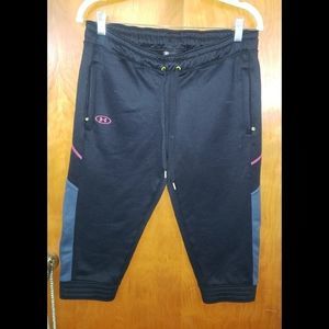 Under Armour Cropped Joggers w/ zip pockets